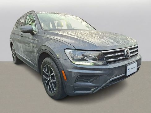 Used 2021 Volkswagen Tiguan SE w/ Panoramic Sunroof Package image 3