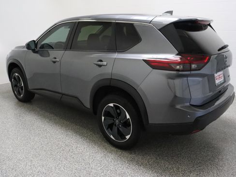 Used 2024 Nissan Rogue SV FWD image 9