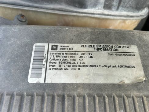 Used 2011 Cadillac Escalade Premium RWD image 14
