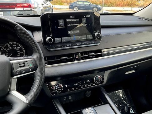 Used 2023 Mitsubishi Outlander SE image 6