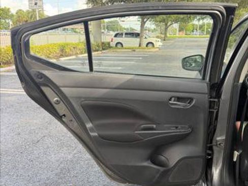 Used 2025 Nissan Versa SR FWD image 19
