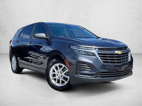 Certified 2022 Chevrolet Equinox LS w/ LS Convenience Package FWD image 12