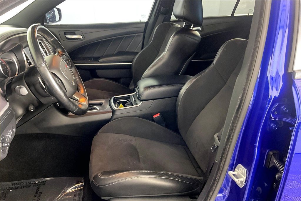 Used 2022 Dodge Charger R/T w/ Plus Group RWD image 31