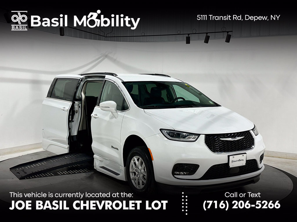 Used 2022 Chrysler Pacifica Touring-L FWD image 1