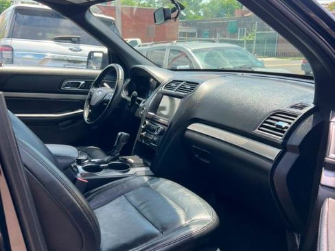 Used 2018 Ford Explorer XLT w/ Equipment Group 202A AWD/4WD image 21