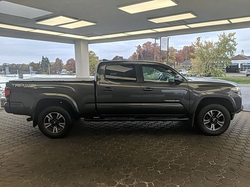 Used 2018 Toyota Tacoma TRD Off-Road image 4