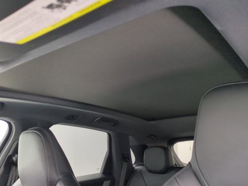 Certified 2025 Porsche Cayenne AWD/4WD image 17
