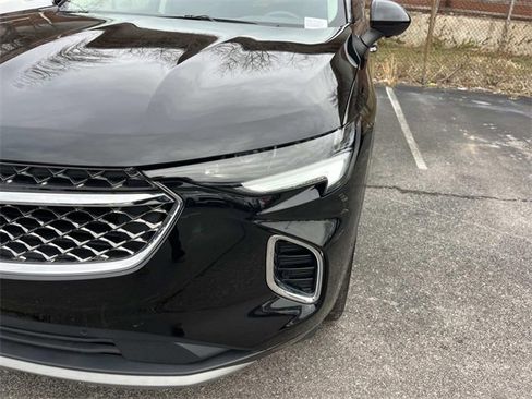 Used 2023 Buick Envision Avenir image 9