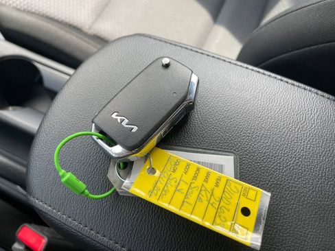 Used 2024 Kia Soul LX w/ Option Group 015 FWD image 4