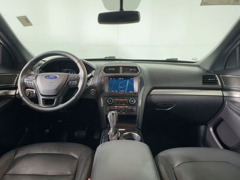 Used 2018 Ford Explorer XLT w/ Equipment Group 202A image 14