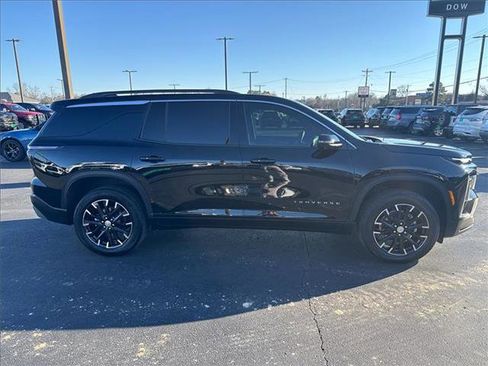 Used 2025 Chevrolet Traverse LT w/ Sun and Wheel Package image 5