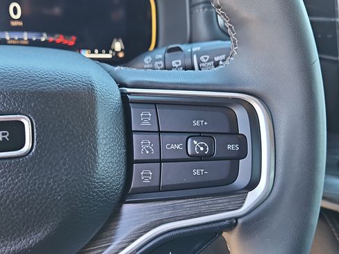 Used 2023 Jeep Wagoneer L Series III image 18