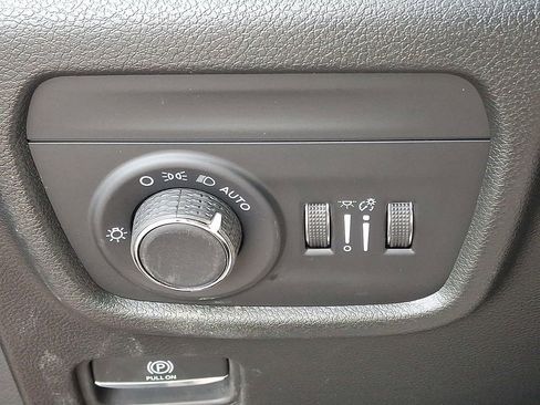 New 2026 Jeep Grand Cherokee L Laredo w/ MOPAR Finishing Package image 18