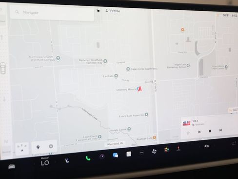 Used 2022 Tesla Model S Plaid image 9