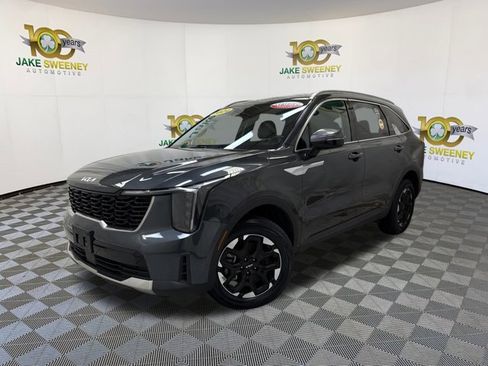 Certified 2024 Kia Sorento S image 4