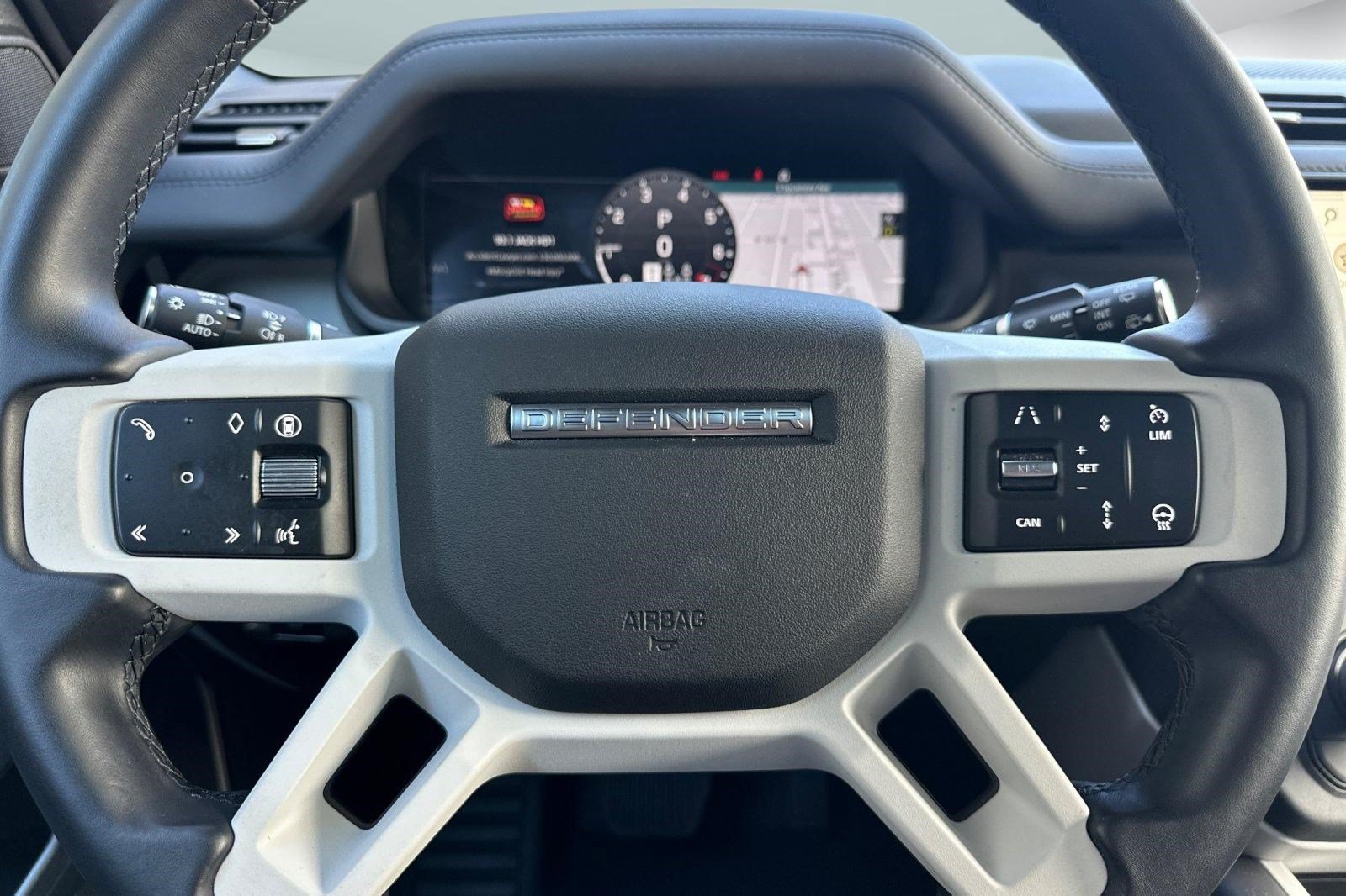 Used 2026 Land Rover Defender 130 X-Dynamic SE AWD/4WD image 10
