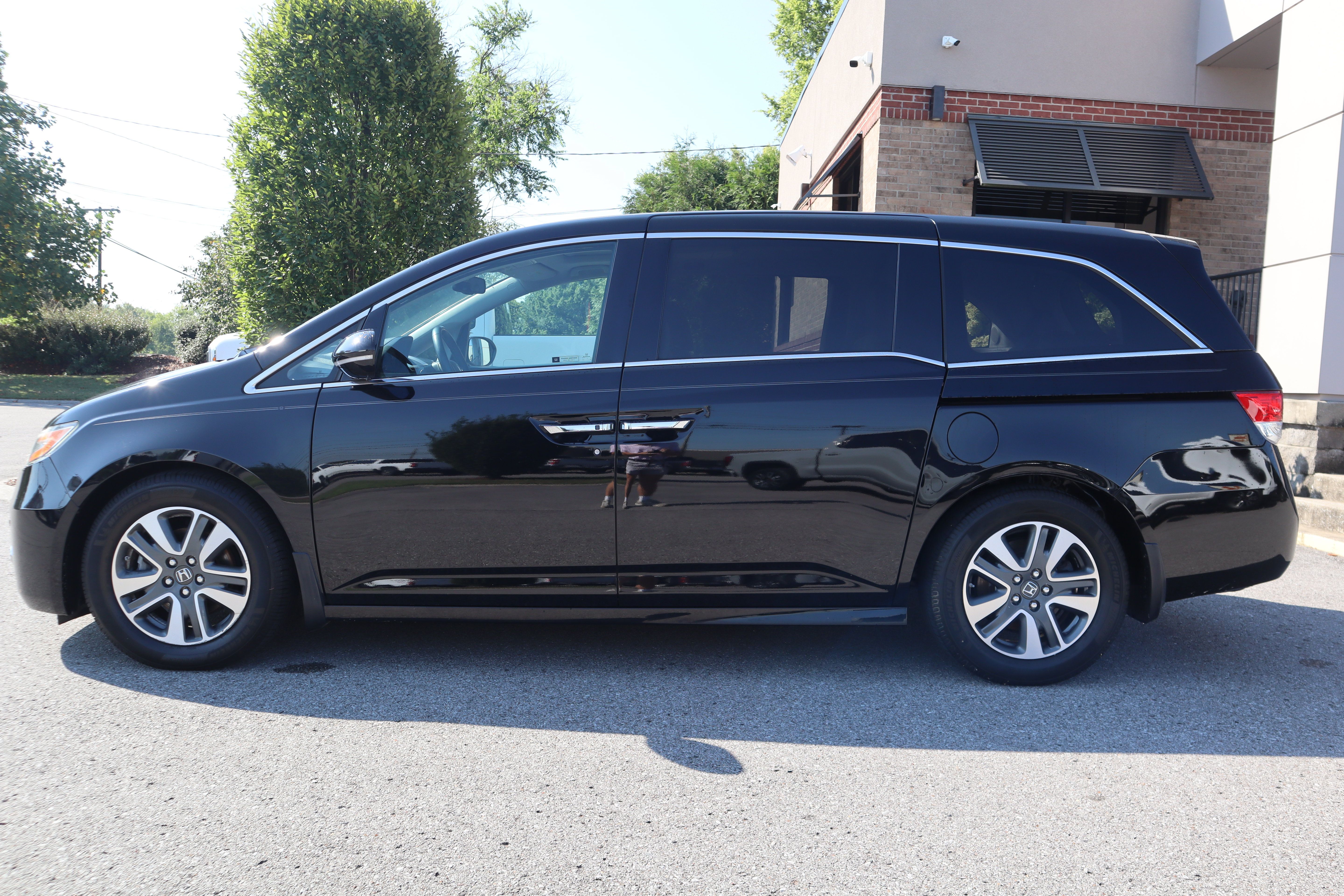 Used 2017 Honda Odyssey Touring Elite image 10