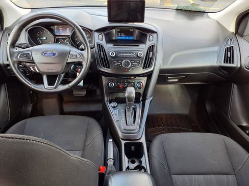 Used 2017 Ford Focus SE w/ Cold Weather Package image 10