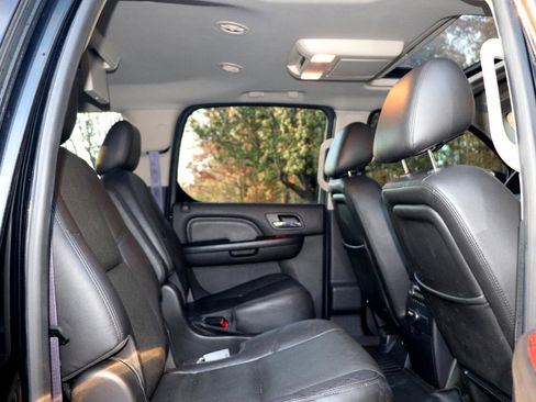 Used 2014 Cadillac Escalade ESV Premium image 23