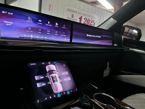 Used 2026 Cadillac Escalade Platinum Sport w/ LPO, ONYX Package image 22