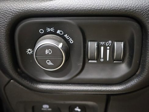 Used 2019 RAM 1500 Laramie image 32