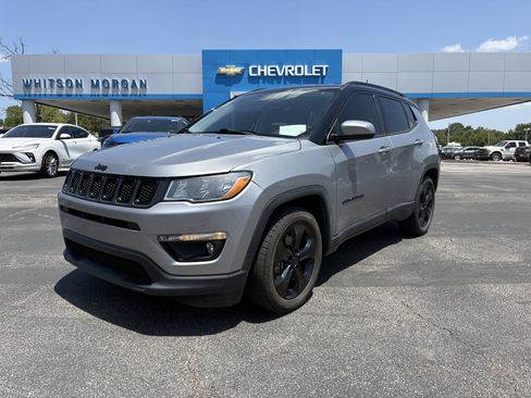 Used 2021 Jeep Compass Latitude FWD image 1