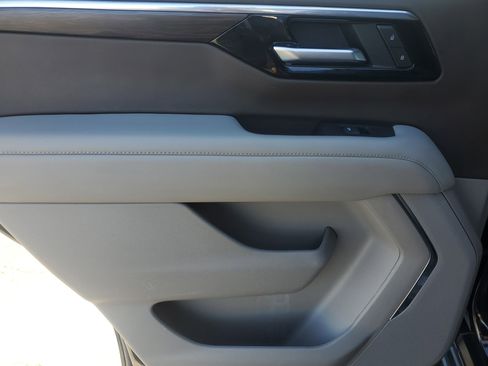 Used 2025 Chevrolet Tahoe LT image 11