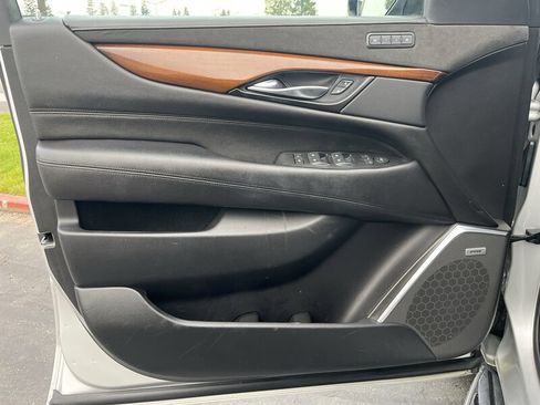 Used 2020 Cadillac Escalade ESV Luxury image 28