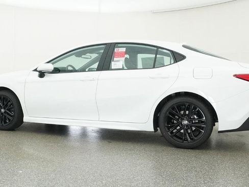 Used 2026 Toyota Camry SE FWD image 45