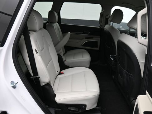 Used 2024 Kia Telluride S image 23