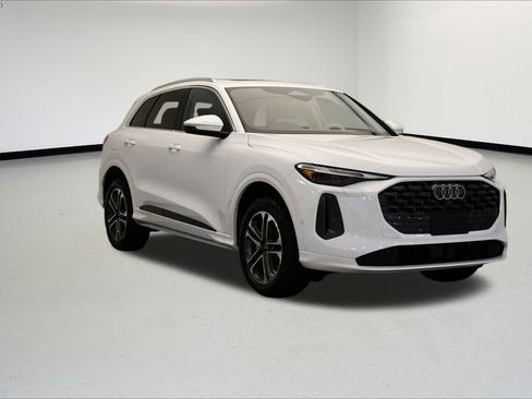 Used 2025 Audi Q5 Premium w/ Convenience Package image 7