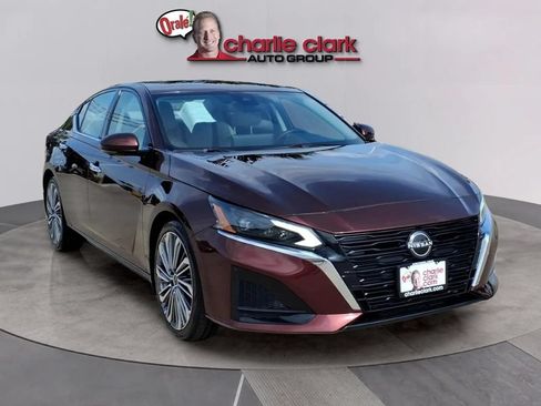 Used 2024 Nissan Altima 2.5 SL FWD image 7