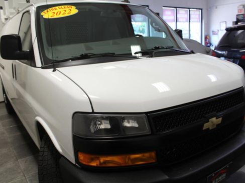 Used 2022 Chevrolet Express 3500 Extended w/ Driver Convenience Package RWD image 3