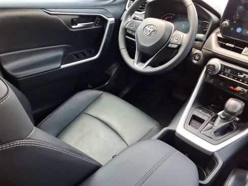 Used 2023 Toyota RAV4 XLE Premium FWD image 9
