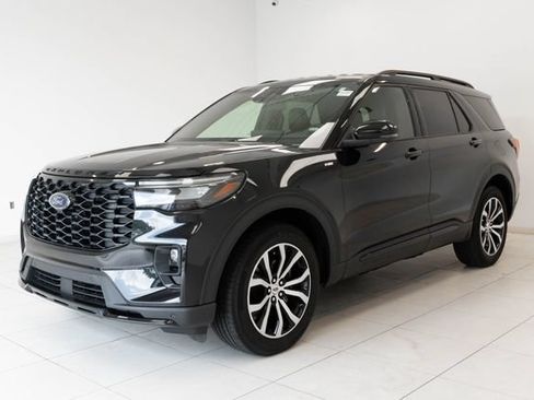 Used 2025 Ford Explorer ST-Line AWD/4WD image 7