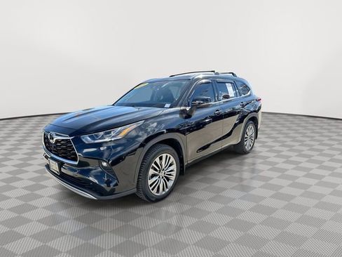 Used 2021 Toyota Highlander Platinum image 4