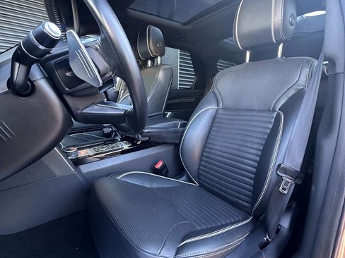 Used 2017 Land Rover Discovery HSE image 17