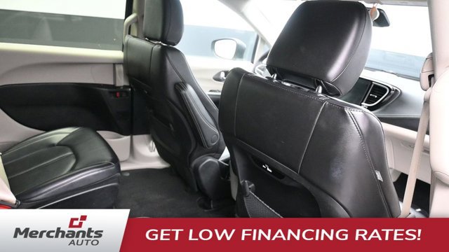 Used 2023 Chrysler Pacifica Touring-L FWD image 14
