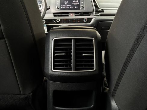 Used 2025 Kia Sportage LX FWD image 12