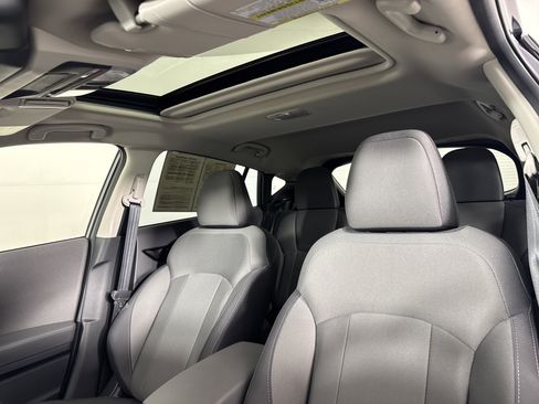 Used 2025 Subaru Crosstrek 2.0i Premium image 19