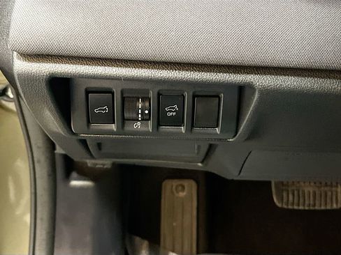 Used 2025 Subaru Outback Premium w/ Popular Package #1A AWD/4WD image 10