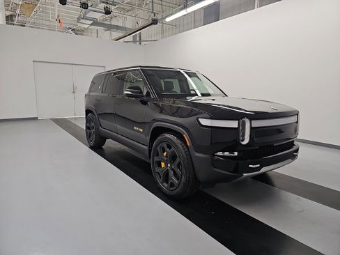 Used 2023 Rivian R1S Adventure image 7
