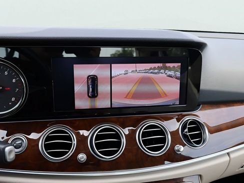Used 2019 Mercedes-Benz E 300 4MATIC image 25