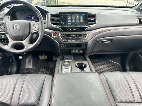 Used 2025 Honda Passport TrailSport image 11