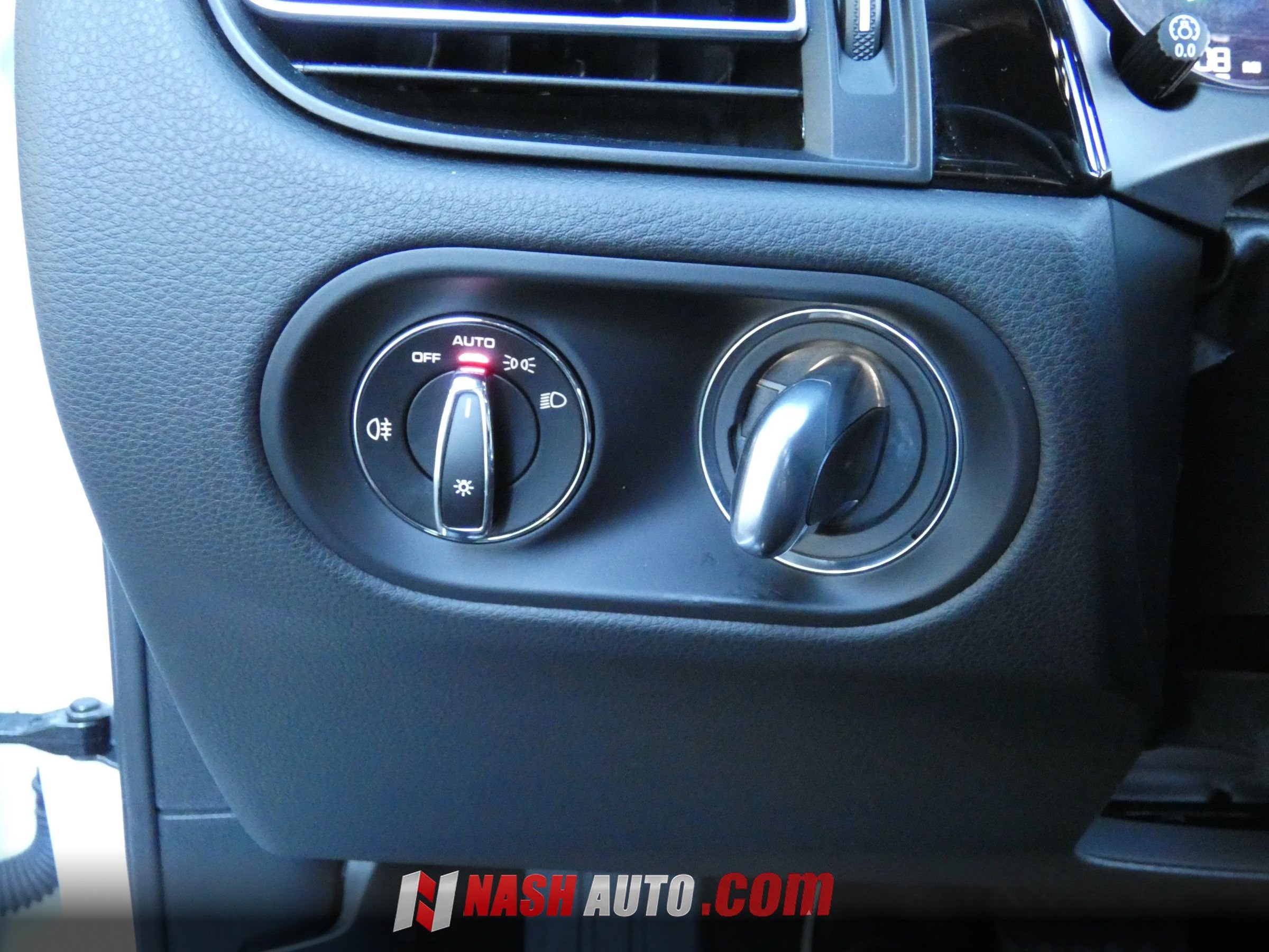 Used 2024 Porsche Macan AWD/4WD image 67