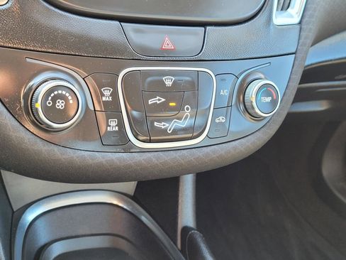 Used 2017 Chevrolet Malibu LT w/ Sport Package image 24