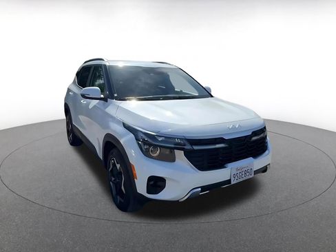 Used 2025 Kia Seltos S image 3