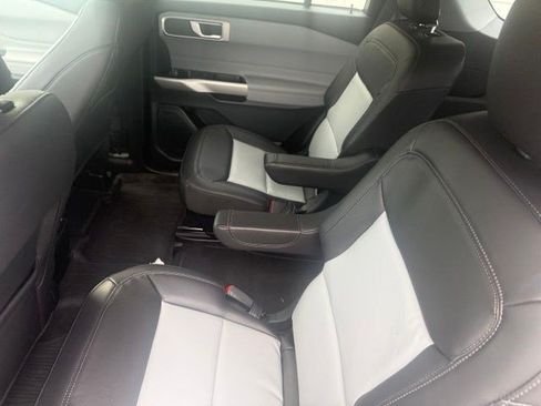 Used 2023 Ford Explorer XLT w/ Equipment Group 202A RWD image 12
