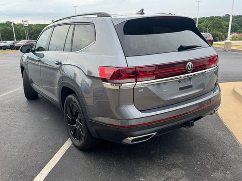 Used 2024 Volkswagen Atlas SE w/ Black Wheel Package FWD image 3