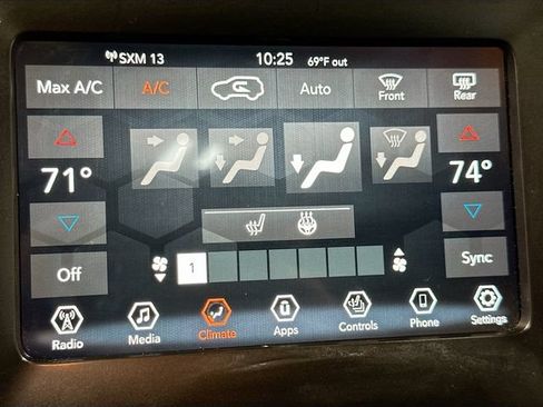 Used 2019 Jeep Cherokee Latitude Plus AWD/4WD image 16